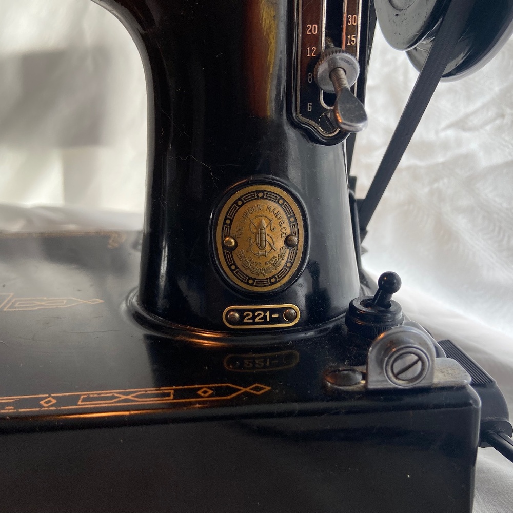 Singer Featherweight Sewing Machine